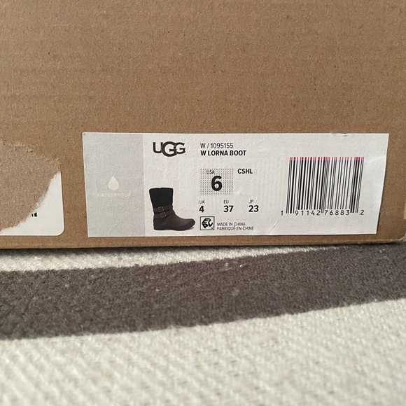 Brand new UGG in two colours… - Picture 7 of 10